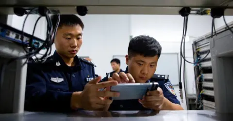 Ferramenta &quot;Massistant&quot; da China extrai secretamente SMS, dados de GPS e imagens de celulares confiscados - (Polícia Federal e a sua &quot;forense&quot; digital).