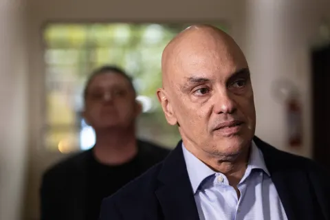 Governistas se irritam com Moraes e Lula diz estar preocupado com discurso de perseguição a Flávio