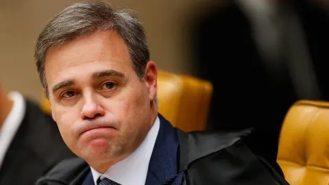 PT inicia ofensiva contra André Mendonça que envolve Lula e pede apoio de militantes