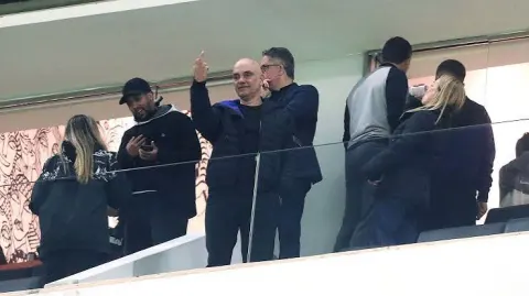 Alexandre de Moraes ri de todos nós, os bobos da Corte
