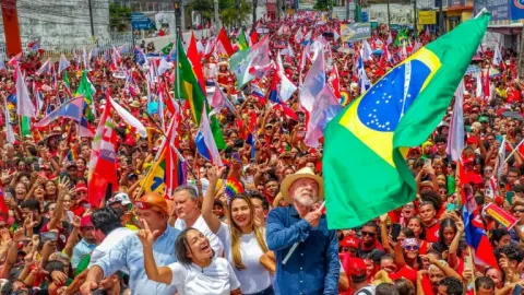 Mobilização total na busca do voto, pois a vitória de Lula não está definida - Mario Vitor Santos - Brasil 247