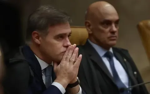 Senadores reúnem assinaturas para impeachment de Mendonça