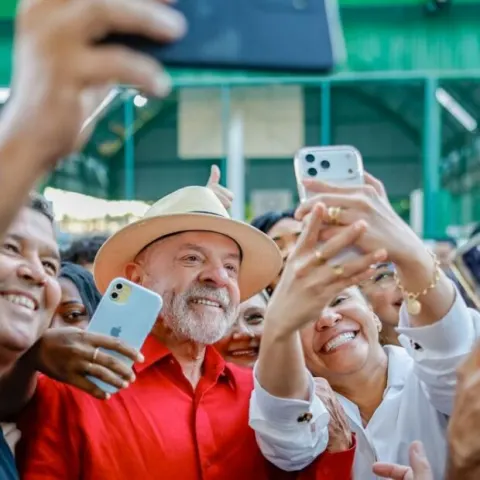 PT vê campanha de Lula em risco com crise no STF e convoca reunião de emergência com aliados