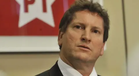 Esquerda intensifica perseguição contra direita após 2º turno