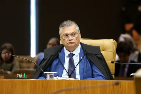 Dino cobra ‘lealdade institucional’ ao STF em crise sobre mensagens de Moraes e Vorcaro