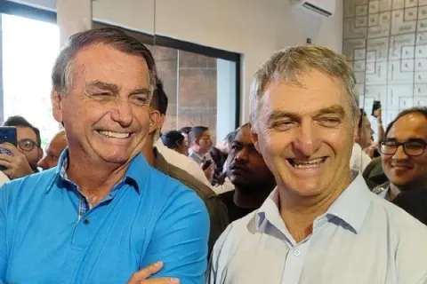 Bolsonaro pede a Moraes autorização para receber visita do irmão