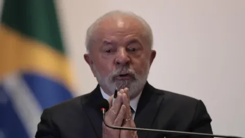 Lula paga o pato do Master porque erra o alvo