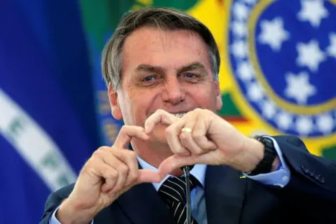 1ª Turma do STF julga recurso sobre liberdade de Bolsonaro; Cármen é contra… - Veja mais em https://noticias.uol.com.br/politica/ultimas-noticias/2026/09/04/primeira-turma-julga-recursos-sobre-liberdade-de-bolsonaro.ghtm?cmpid=copiaecola