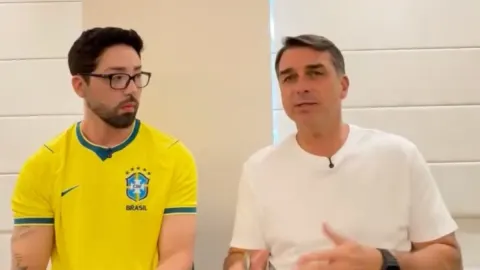 Gay &quot;vai poder dar o caneco&quot; se eu for presidente, diz Flávio