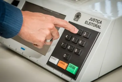 TSE firma pacto contra violência política nas eleições de 2026.
