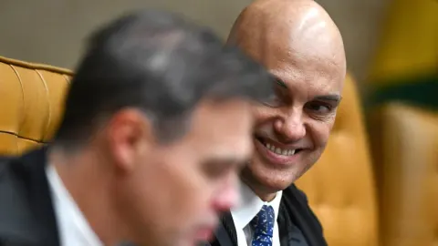 Moraes pede a Fachin para investigar Mendonça no inquérito das fake news