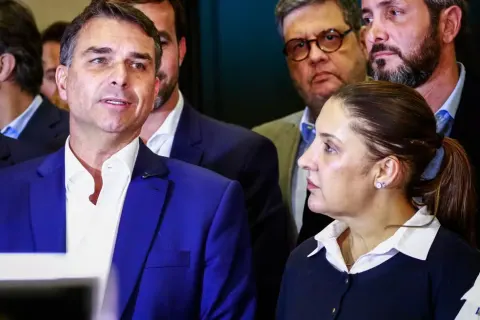 Flávio Bolsonaro propõe devolução via PIX de gastos com contas | G1