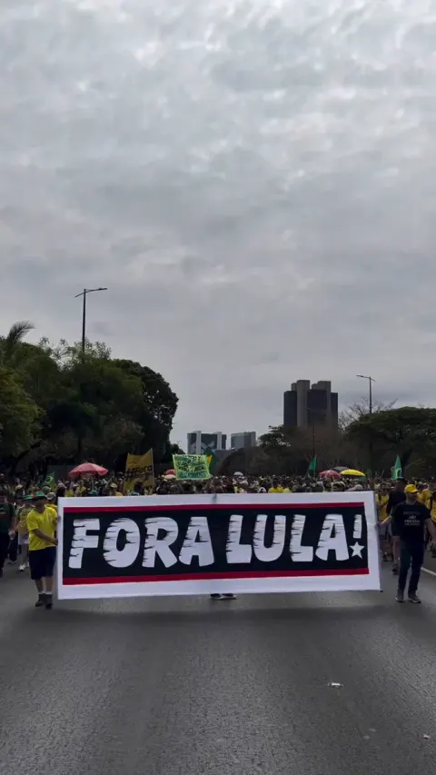 Manifestação em Brasília pedindo &quot;fora Lula&quot;