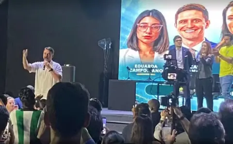 Flávio Bolsonaro se reúne com influencers em SP | G1