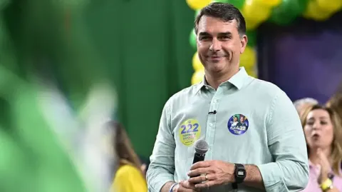 Crise do STF embala 7 de setembro e vira trunfo para Flávio Bolsonaro tentar recuperar força eleitoral
