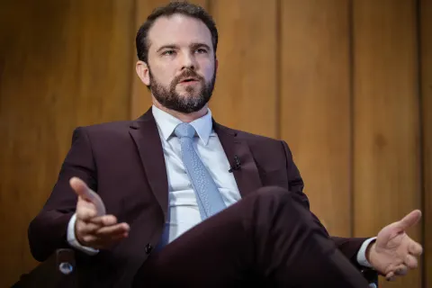 Durigan promete trajetória de superávits e diz que governo criou condições para reduzir juros