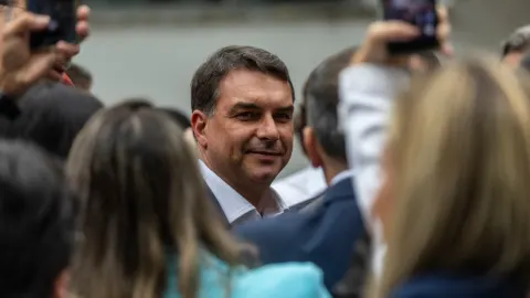 Advogados confirmam que não localizaram Flávio para entregar passaportes