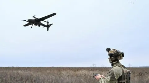 Guerra na Ucrânia: drones ucranianos atacaram uma instalação no Krai de Perm – Serviço Russo da BBC News.
