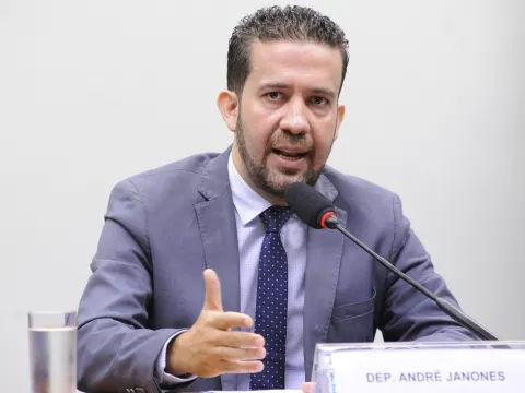 Janones diz que Bolsonaro vai desmaiar ao ver quem estará na plateia de debate na Globo