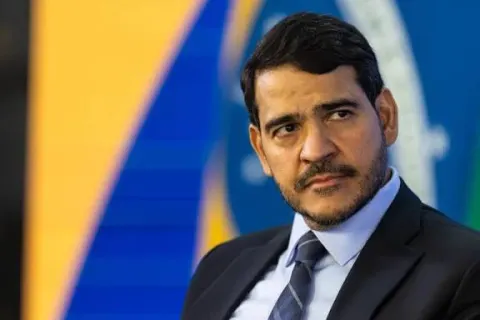 Messias diz a aliados que relatório é vingança por não ter atendido pedido da PF