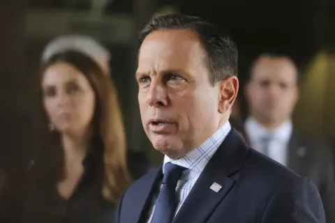 João Doria anuncia apoio a Flávio Bolsonaro no segundo turno das eleições presidenciais