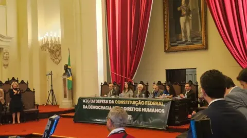 Cartinha da democracia 2.0 - Ex-ministros do STF e juristas assinam carta e fazem ato pela democracia.