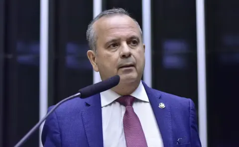 Em gesto ao STF, coordenador da campanha de Flávio se reúne com Gilmar Mendes