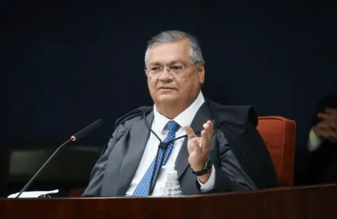 Entenda a decisão de Dino que reverteu afastamento do diretor-geral da PF