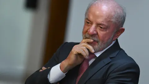 Governo muda critério e alega ter zerado a fila do INSS a um mês das eleições