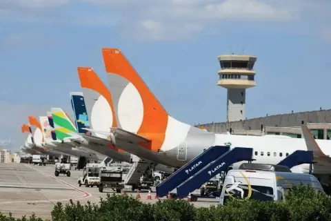 Painel S.A.: Petrobras deve aumentar em 7% o querosene de aviação em novembro