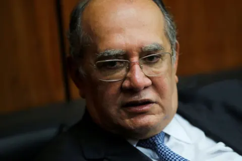 Coordenador da campanha de Flávio Bolsonaro se reuniu com Gilmar Mendes em meio a escândalo no STF