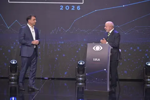 Gate é acionado para checar carro de Flávio Bolsonaro após suspeita de bomba durante debate na Band