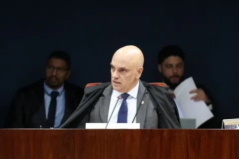 Moraes cancela pronunciamento convocado após decisões de Fachin em meio à crise no STF