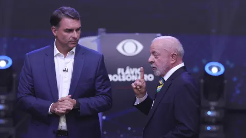 Milei critica Lula por fala sobre imunidade de Flávio: “Autoritário”