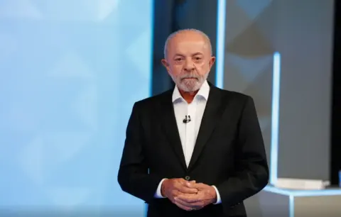 Crusoé: Lula apanha para idade no debate na Globo