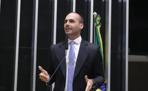 Eduardo Bolsonaro pede pressão internacional contra eleição