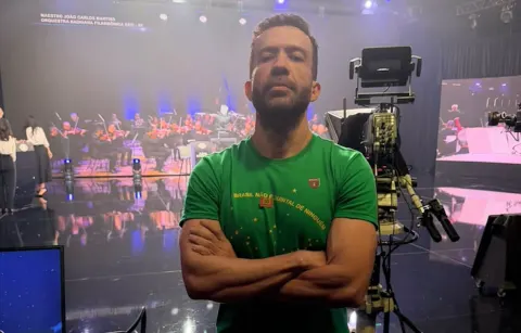 Janones impulsiona buscas negativas sobre Flávio após debate da “Band”