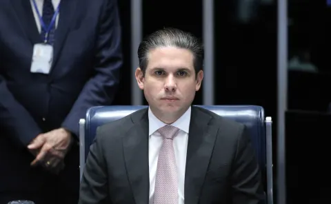 Motta articula votação de PEC do voto distrital misto ainda este ano