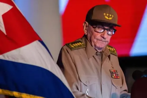 O Ministério Público dos EUA emitiu um mandado de prisão contra Raúl Castr