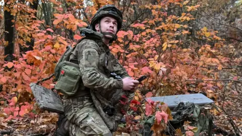 &quot;Esta é uma operação planejada.&quot; Zelenskyy afirmou que a internet via satélite das Forças Armadas da Ucrânia foi deliberadamente desacelerada, o que os EUA negam. O que se sabe ?