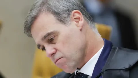 Senadores reúnem assinaturas para impeachment de André Mendonça