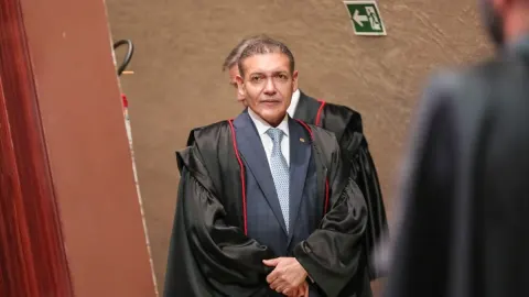 Campanha de Flávio aciona TSE contra Exército do Lula por &quot;manipular buscas&quot;