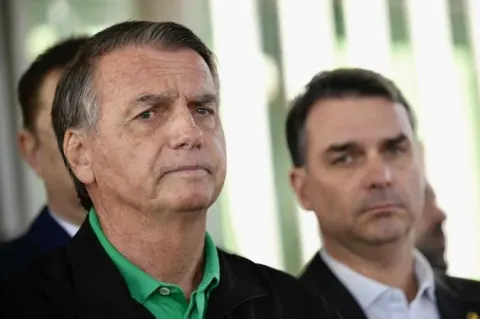 Em live, Flávio diz que Bolsonaro está &#039;censurado&#039; e não o vê a quase 2 meses