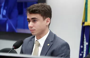 Em áudios, Nikolas Ferreira chama Vorcaro de ‘lindão’ e cobra liberação de ativo minerário, diz site