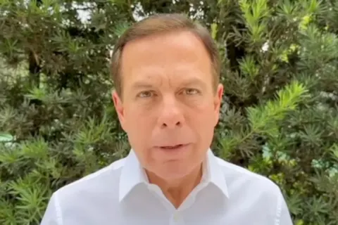 Desafeto de Jair, João Doria anuncia apoio a Flávio: &quot;Aprendi a perdoar&quot;