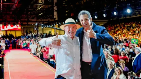 Nas eleições, não fiquem em dúvida, votem em quem representa os interesses de vocês, diz Lula
