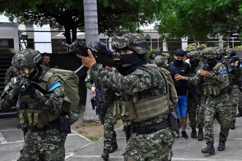 EUA enviam mais de 300 militares à Colômbia para treinamento contra narcotráfico