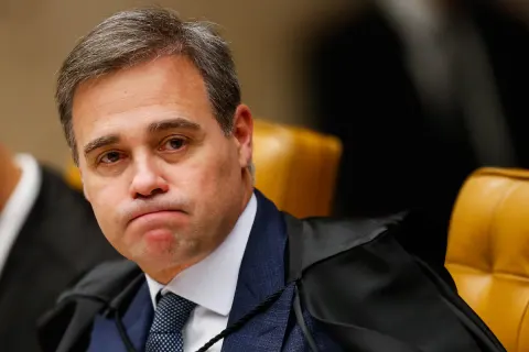 Tensão no STF: Mendonça recorre a Fachin e classifica como ilegal decisão de Dino sobre chefia da PF