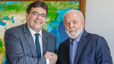 Tracking final da campanha de Lula aponta virada e vitória por 50,6% a 49,4% sobre Flávio Bolsonaro