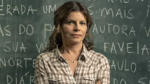 “A nossa democracia está em risco”, alerta Débora Bloch ao declarar voto em Lula (vídeo)